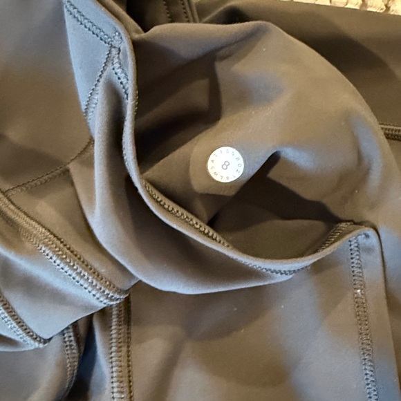 LULULEMON 7 Pocket Leggings in Olive Green sz 8 EUC - Picture 7 of 9